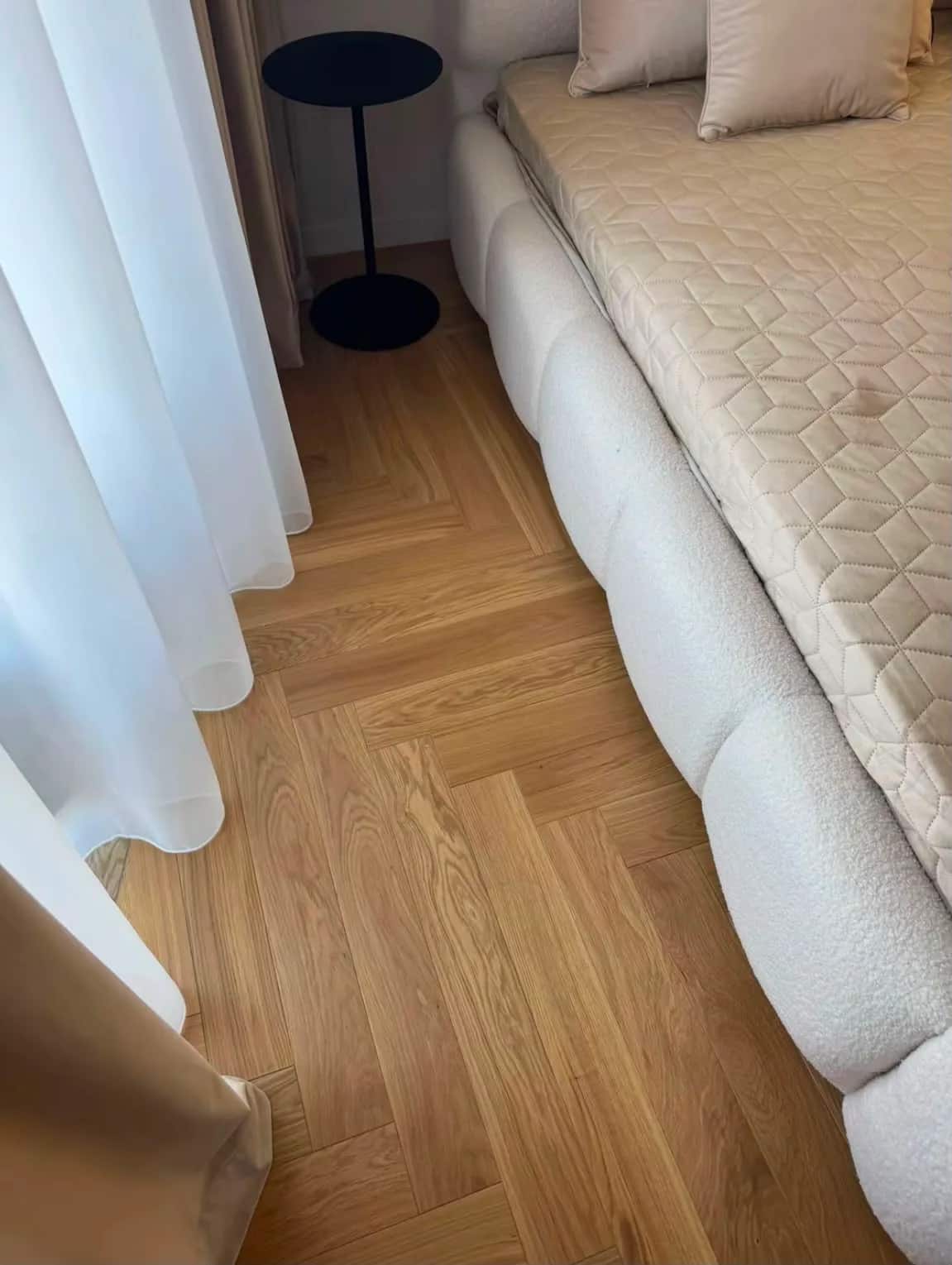 Balıksırtı parke ve perde detayı
